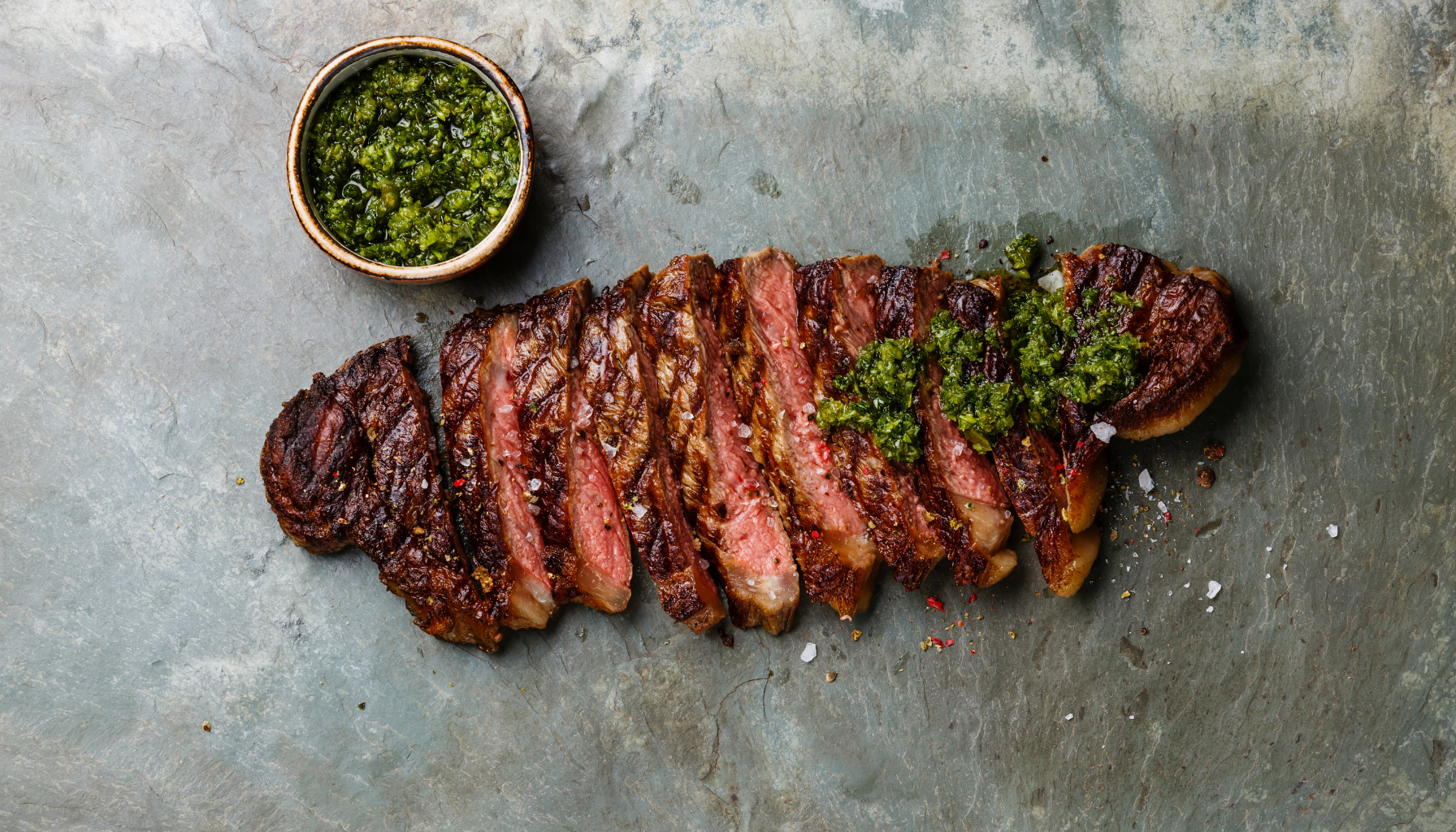 Hovězí flank steak s chimichurri omáčkou
